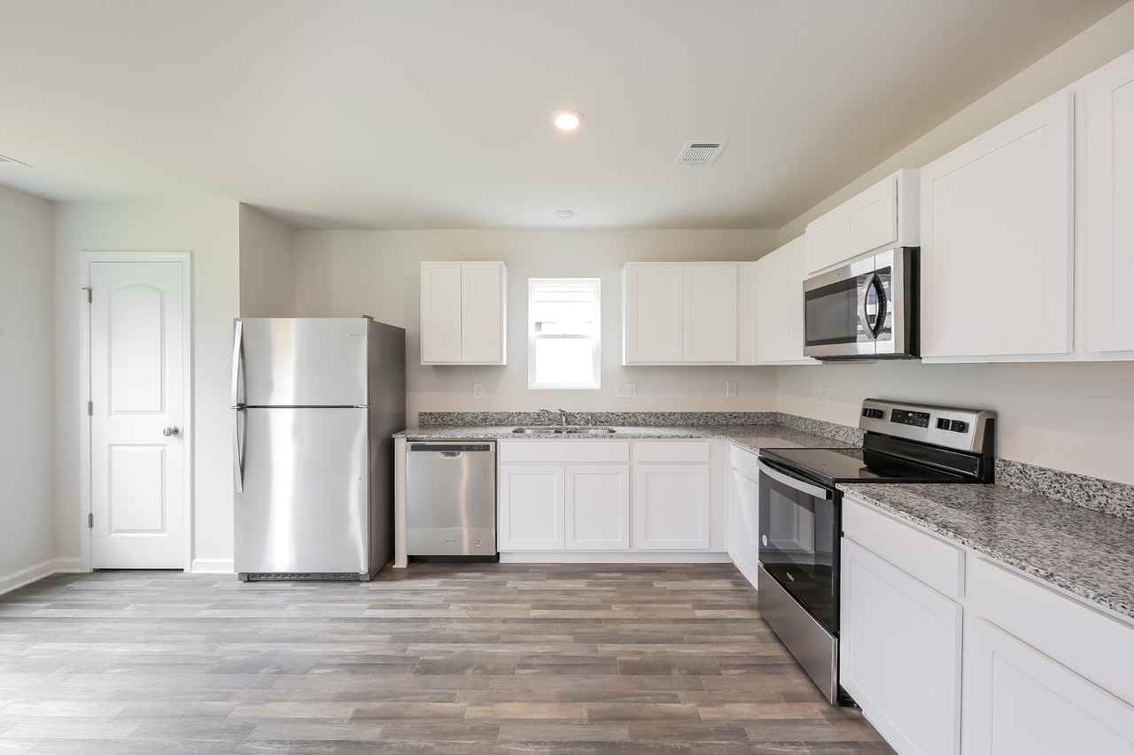 123 Colonial Walk - Photo 7 of 19