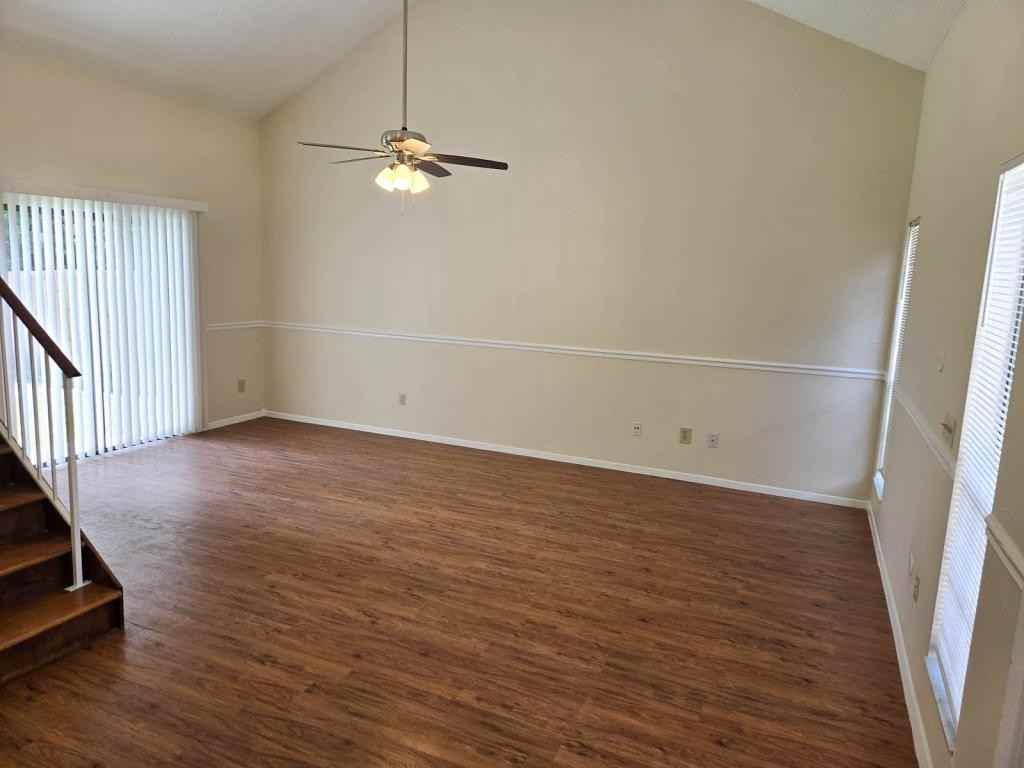 1232 Woodridge Ct - Photo 4 of 38