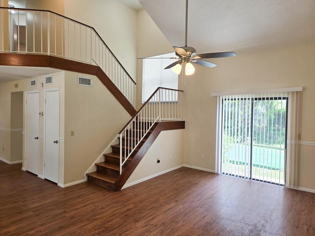 1232 Woodridge Ct - Photo 5 of 38