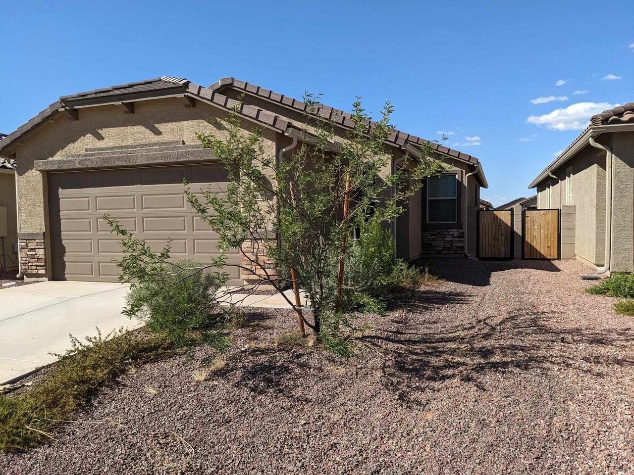 22032 E Thunderhead Dr - Photo 2 of 11