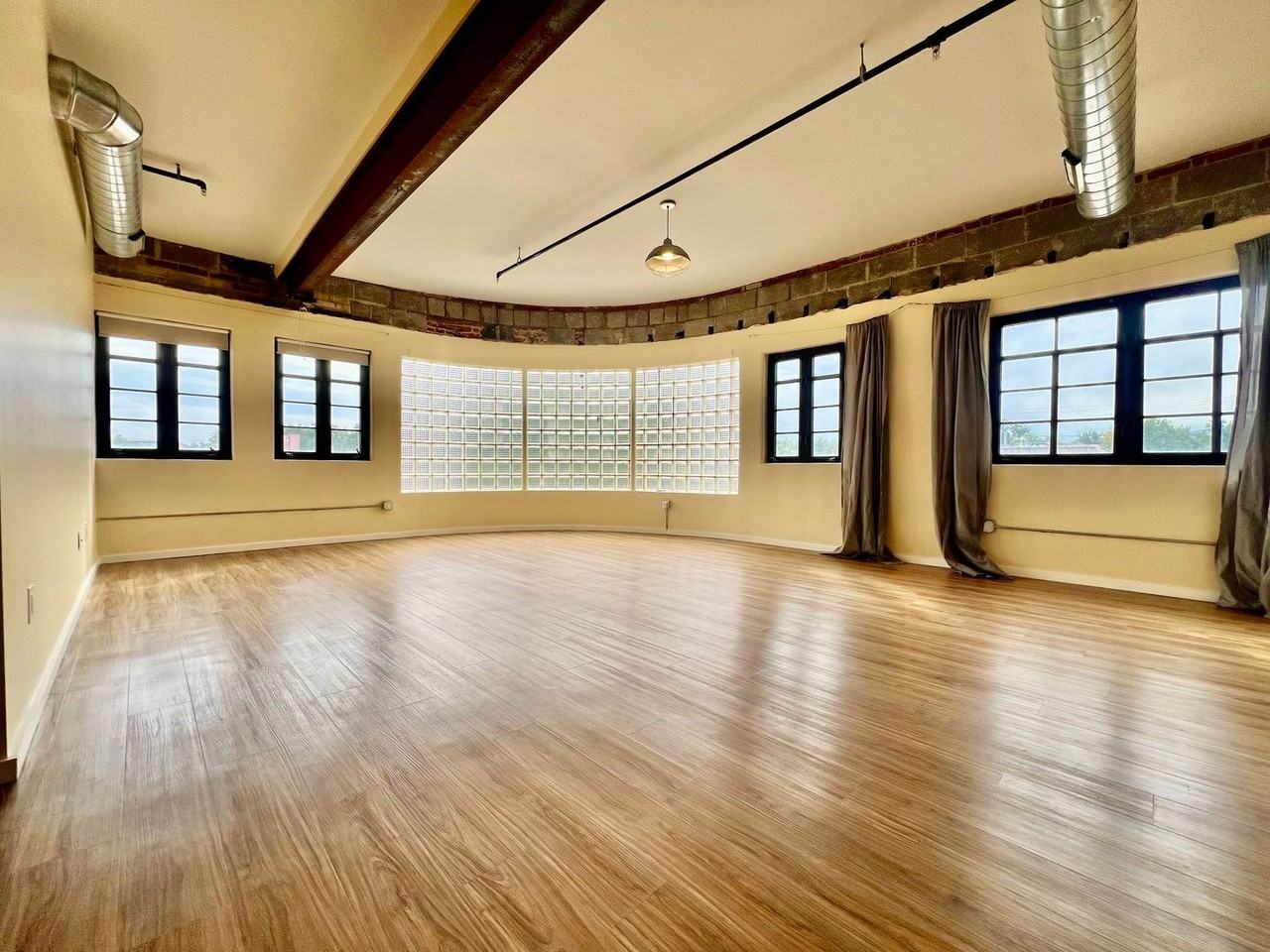 5760 Olde Wadsworth Blvd - Photo 3 of 20