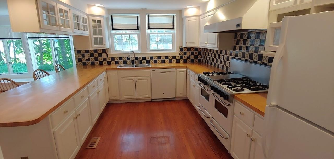 46 Old Colony Rd - Photo 3 of 21