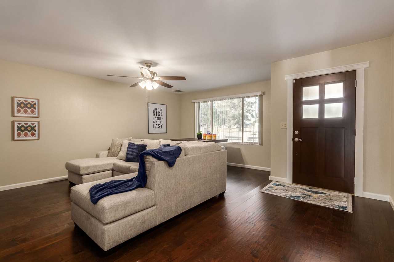 2943 W Hearn Rd - Photo 2 of 23