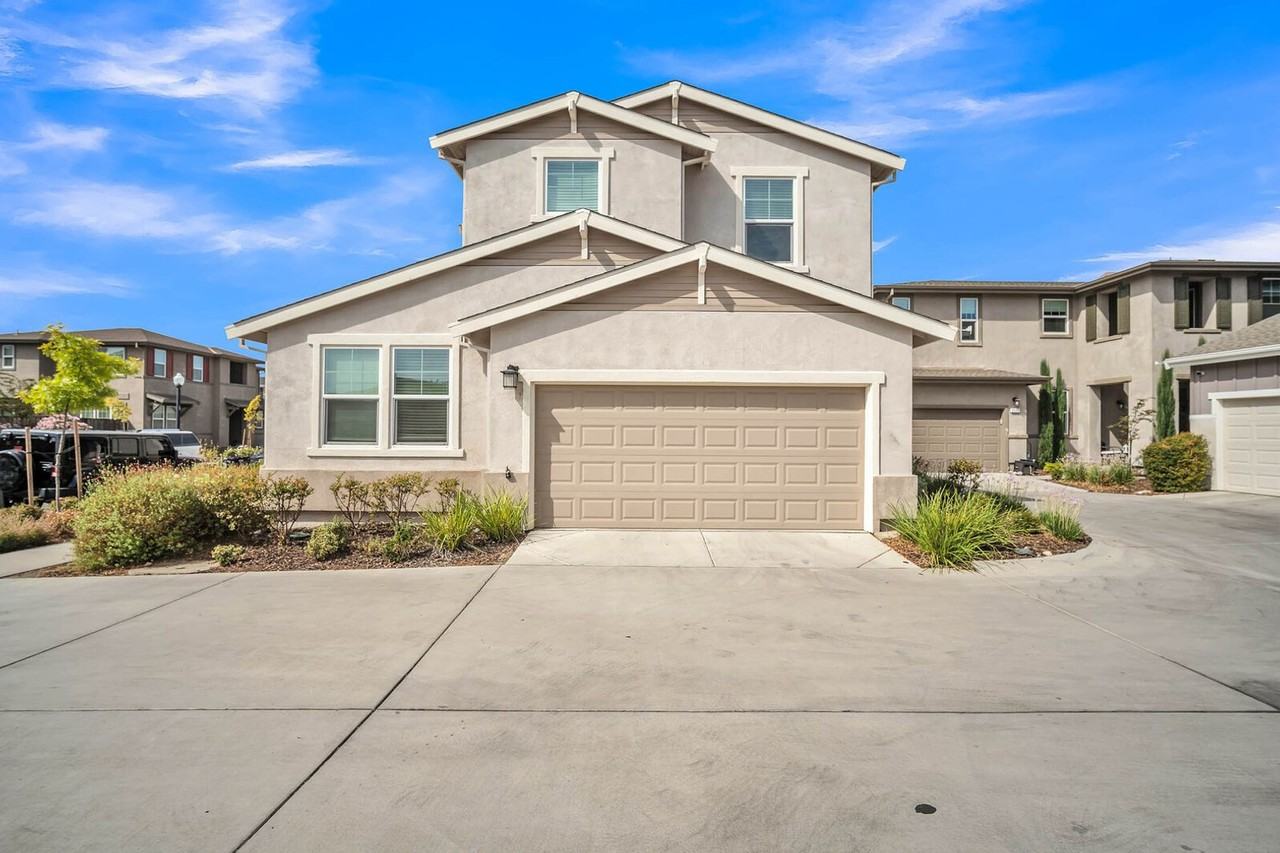 2333 Aerostar Way - Photo 3 of 25