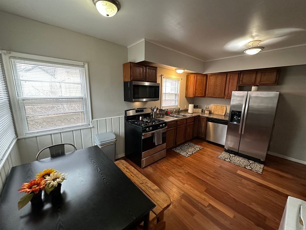 1915 Sharon Ave Se - Photo 4 of 19