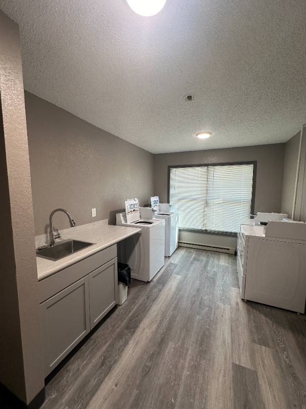 501 S Cedar St - Photo 7 of 8