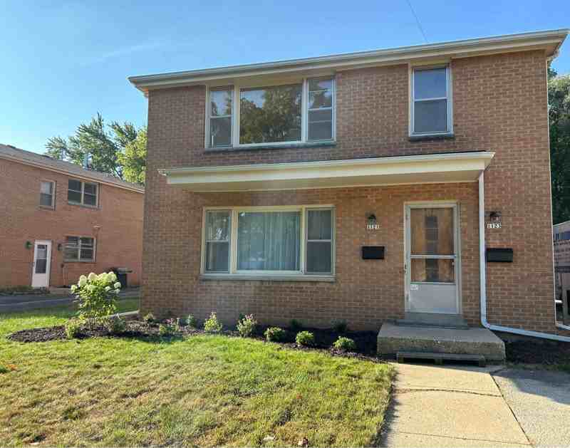 1121 Summit Ave - Photo 2 of 19