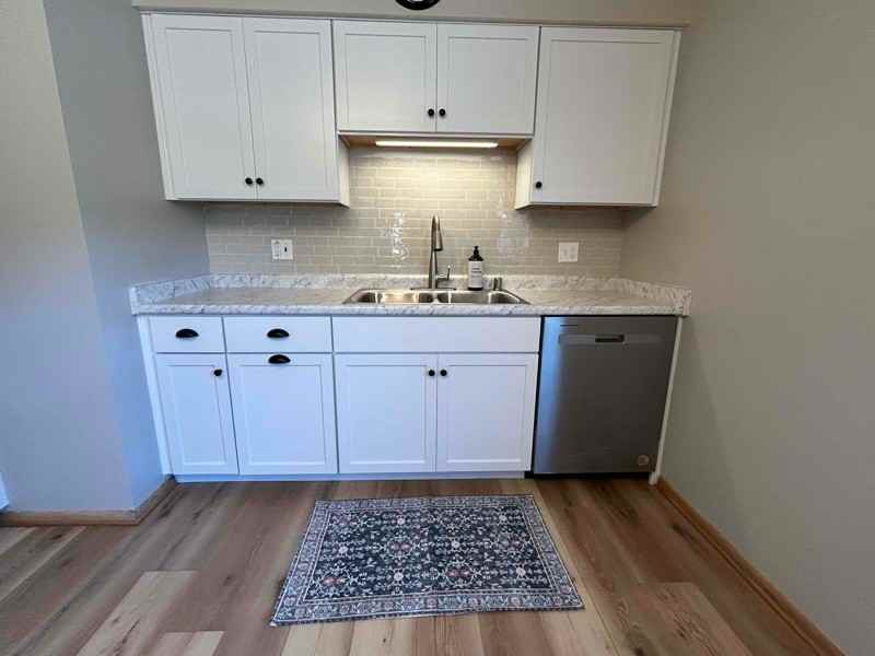 1121 Summit Ave - Photo 5 of 19