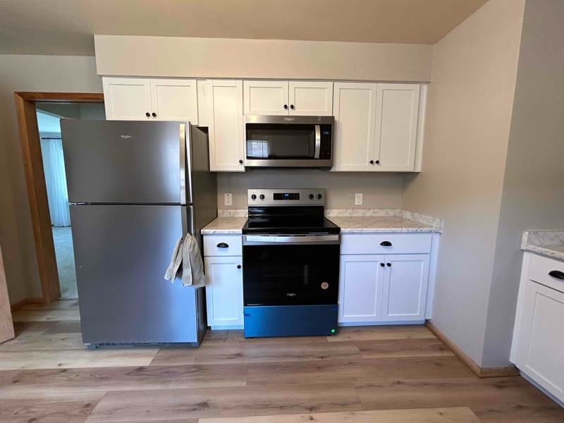 1121 Summit Ave - Photo 7 of 19