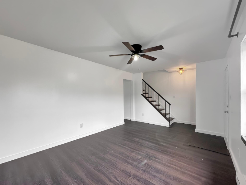 877 Donegal Dr W - Photo 2 of 8