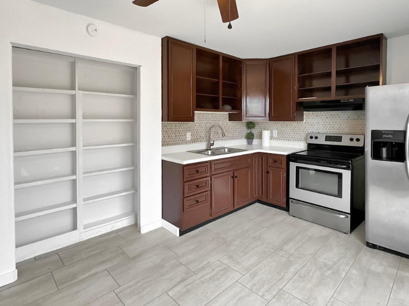 877 Donegal Dr W - Photo 3 of 8