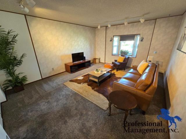 1135 12th Ave - Photo 3 of 9