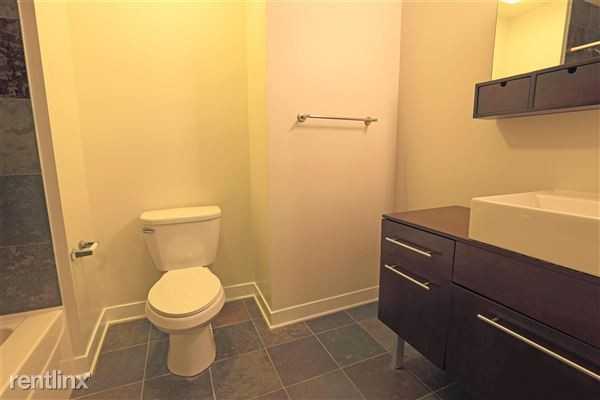 660 W Wayman St - Photo 2 of 9