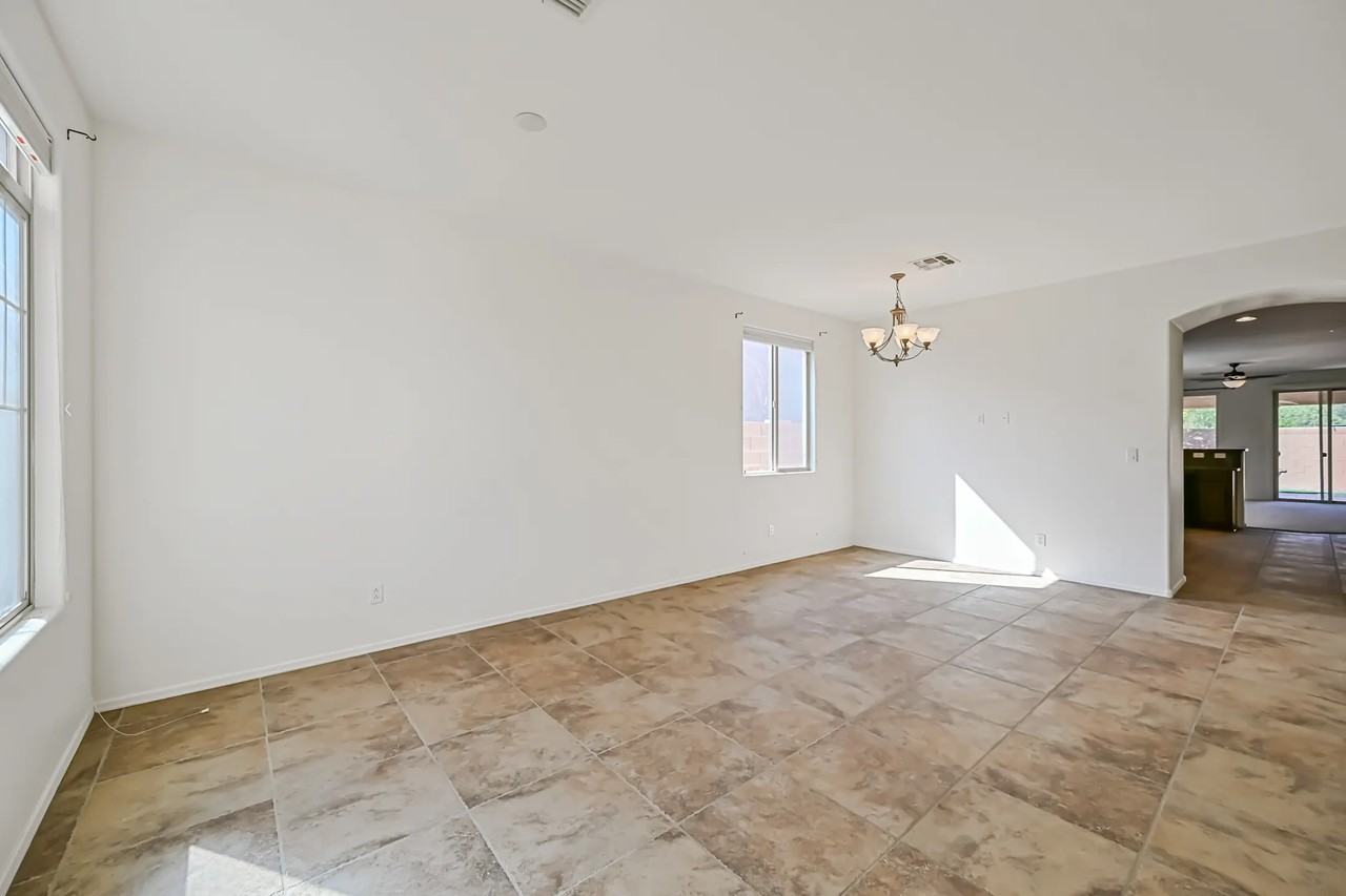 9212 W Black Hill Rd - Photo 2 of 28