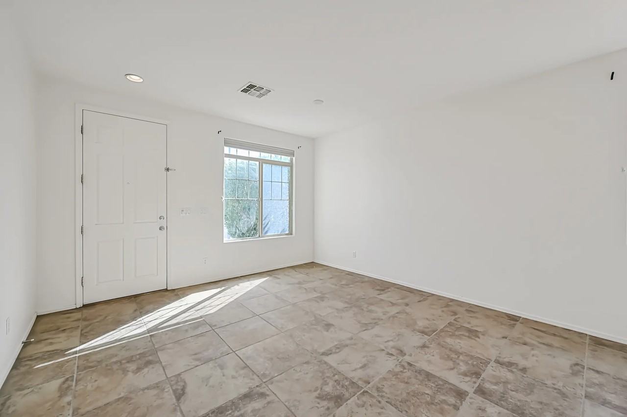 9212 W Black Hill Rd - Photo 3 of 28