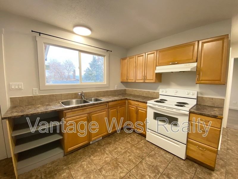 630D 630 - Photo 2 of 27