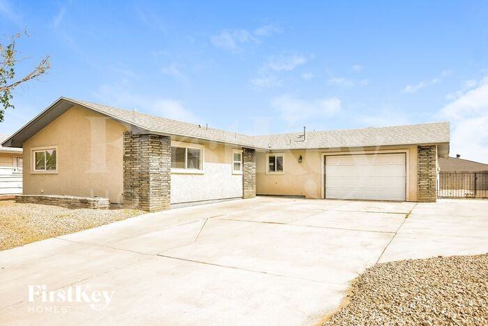 921 Palmhurst Dr - Photo 2 of 16