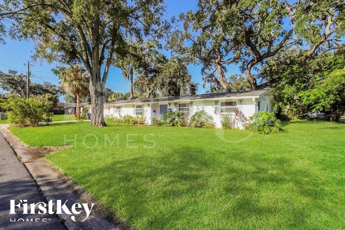 2605 S Palmeden Dr - Photo 2 of 16