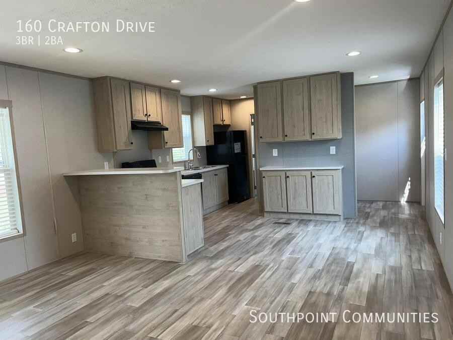 160 Crafton Dr - Photo 3 of 9