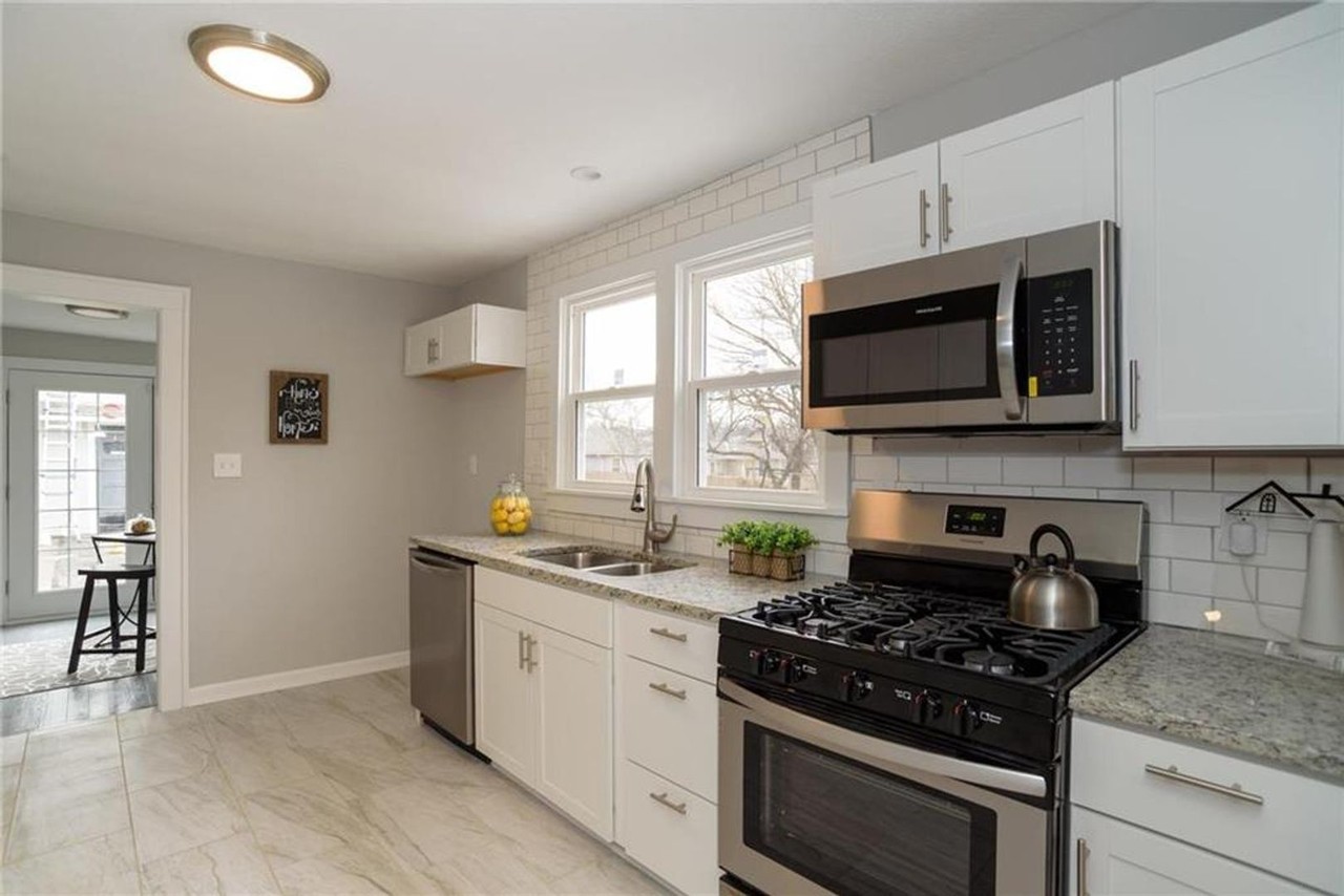 201 W 77th Ter - Photo 7 of 23