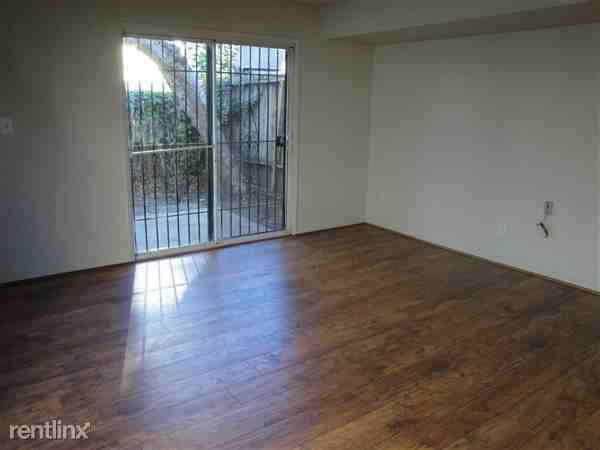 1070 55th St - Photo 2 of 5