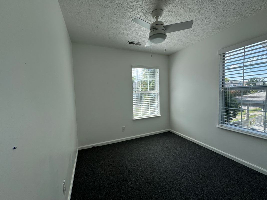 400 W 30th St - Photo 3 of 13