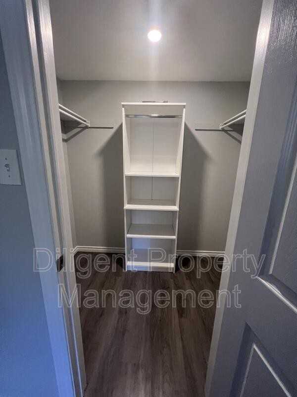 926 Dainard Dr #5 - Photo 2 of 22