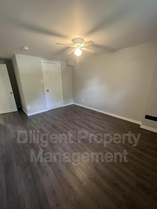 926 Dainard Dr #5 - Photo 3 of 22