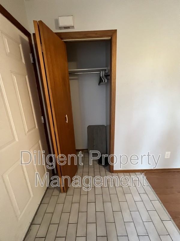 926 Dainard Dr #5 - Photo 5 of 22