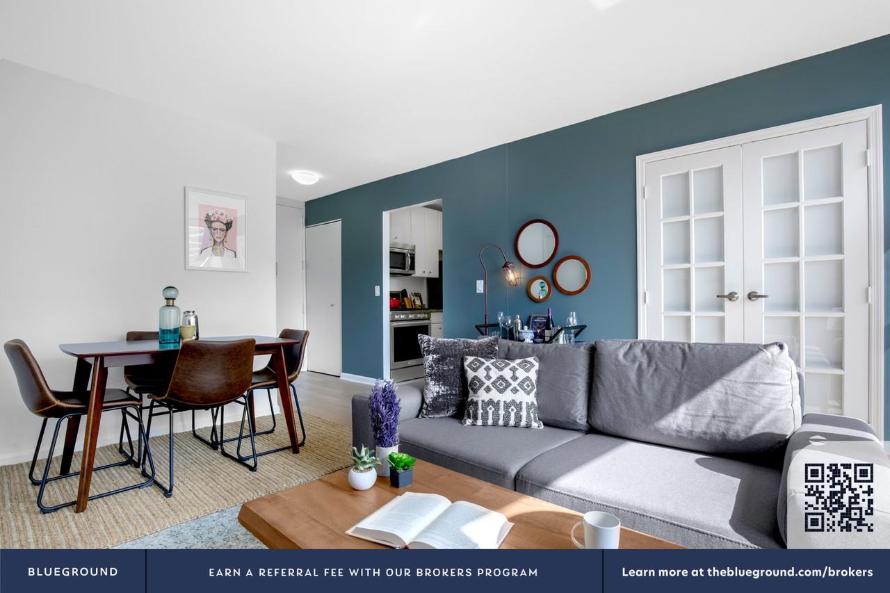 400 Chambers Street - Photo 4 of 38