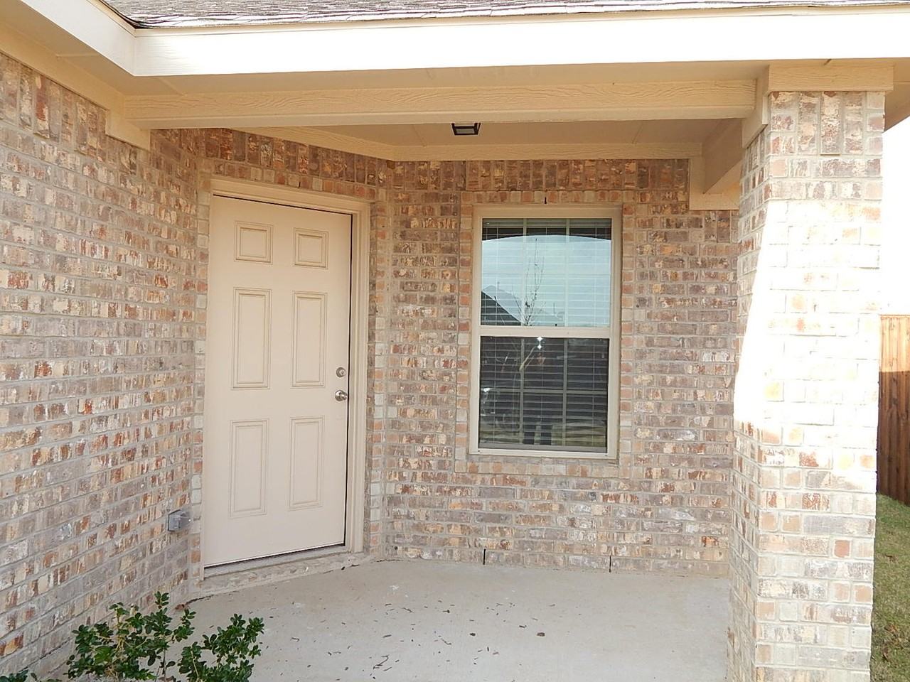 1217 River Oak Ln - Photo 3 of 20
