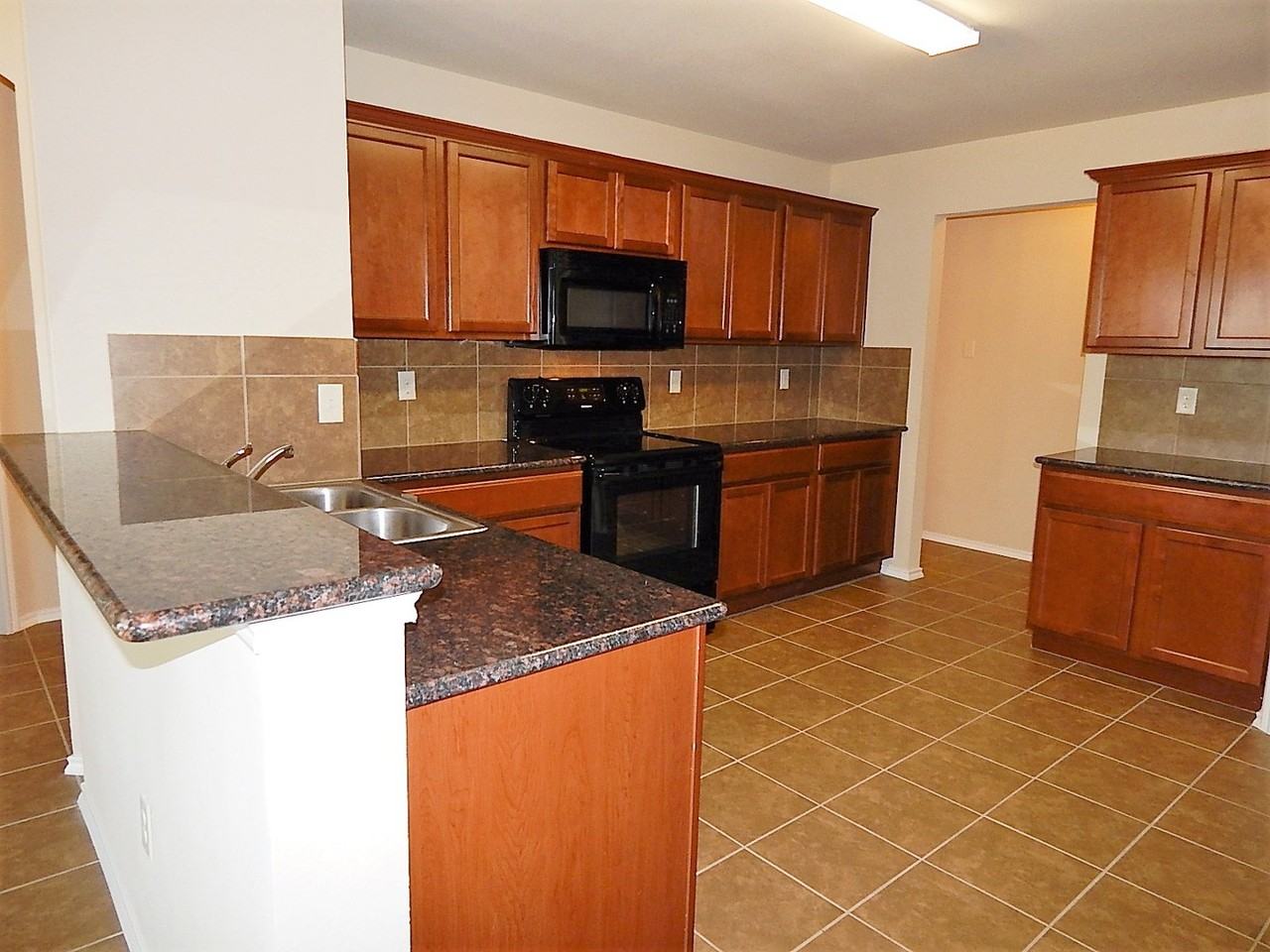 1217 River Oak Ln - Photo 4 of 20