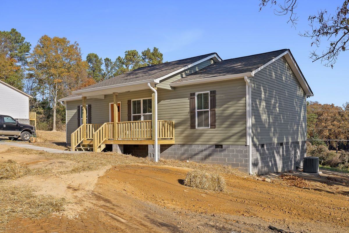 249 Luffman Rd - Photo 3 of 25