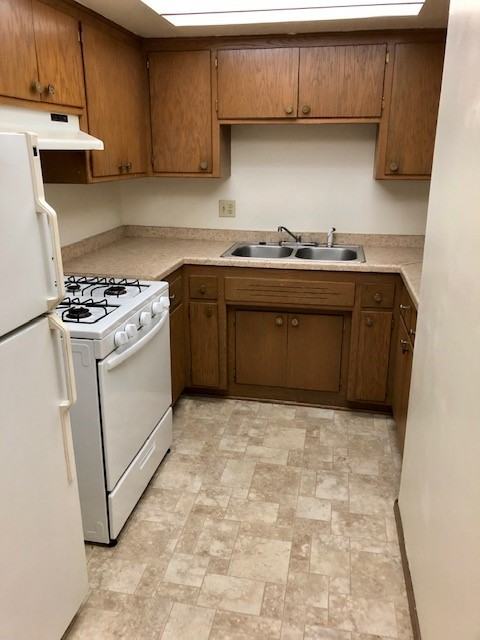 2555 N. Oakland Ave - Photo 2 of 4