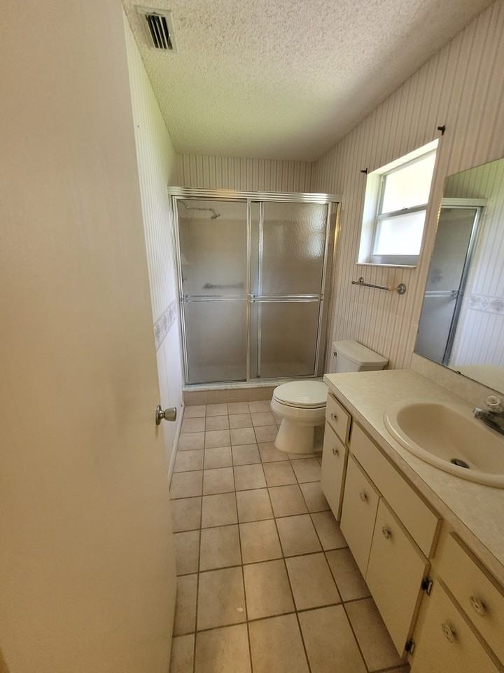 8530 Southwest 90th Street #B - Photo 4 of 22