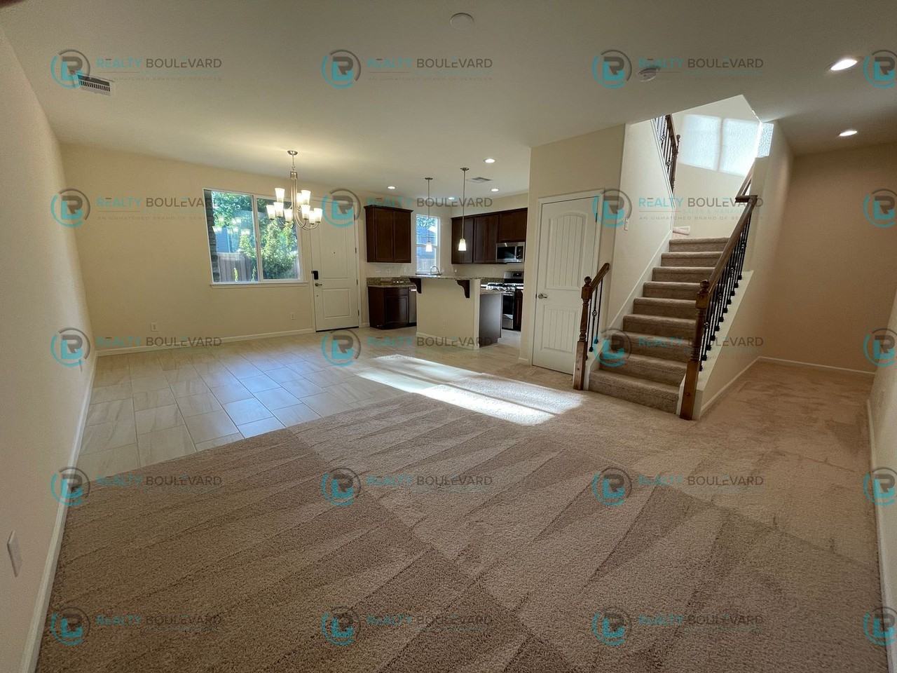 925 W End St - Photo 5 of 44