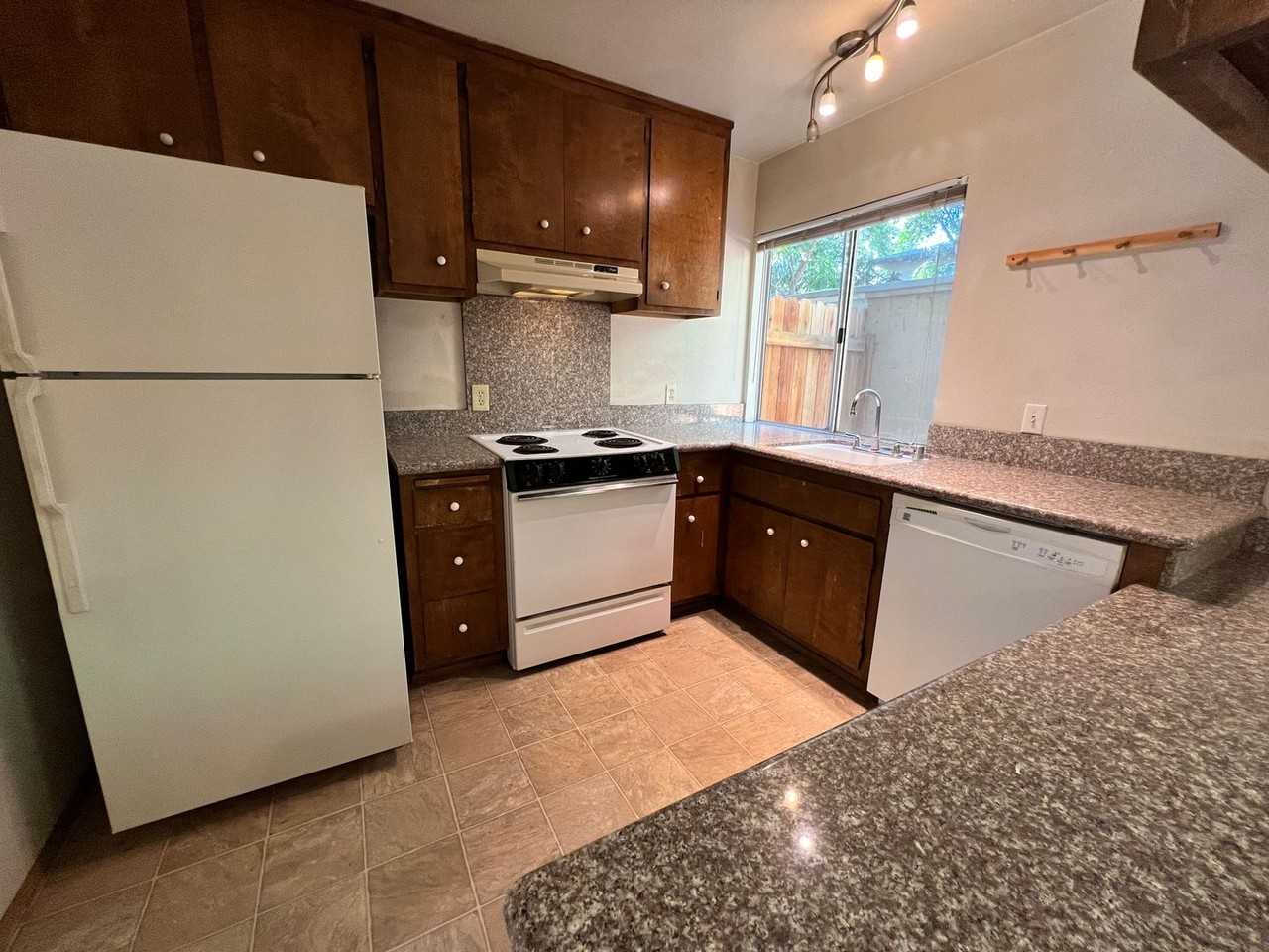 1571 Drake Dr - Photo 6 of 24