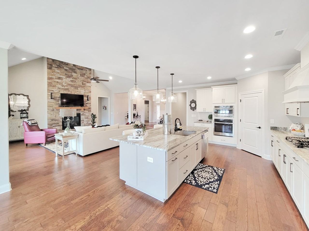 9420 Crysillas Dr - Photo 4 of 50