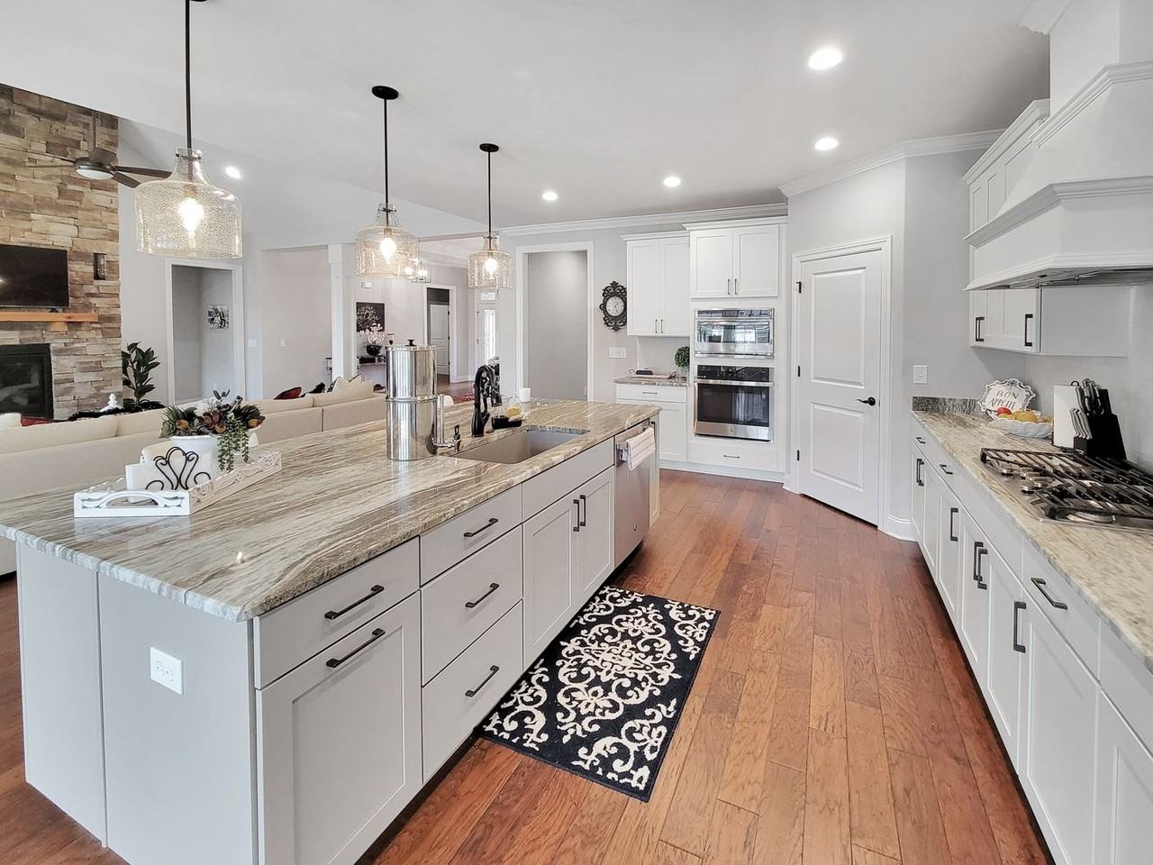 9420 Crysillas Dr - Photo 5 of 50