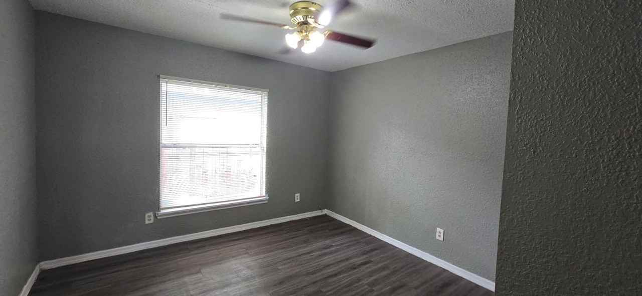 4024 E Louisiana Ave - Photo 5 of 10