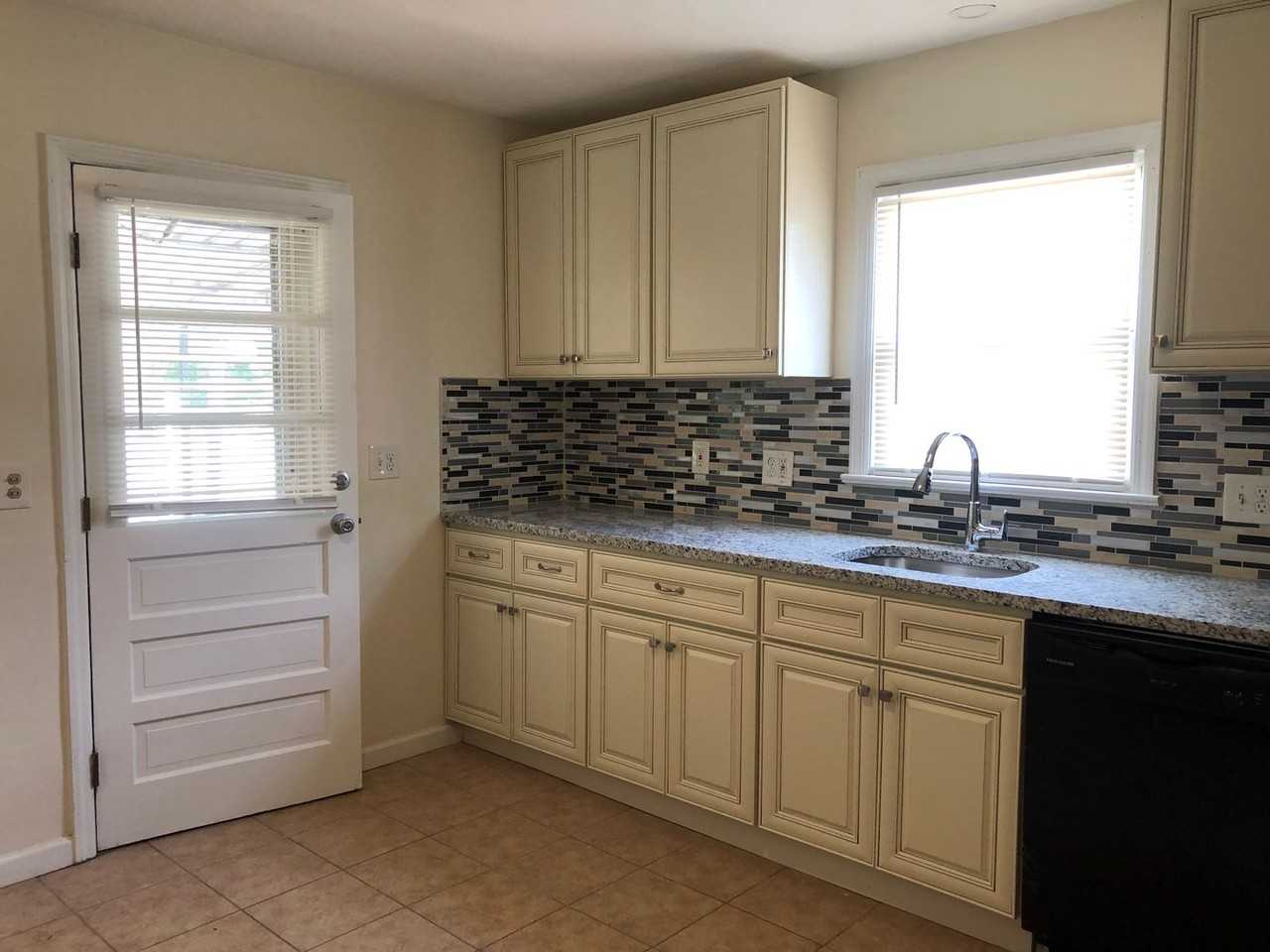709 Nathan Hale Ave - Photo 2 of 21