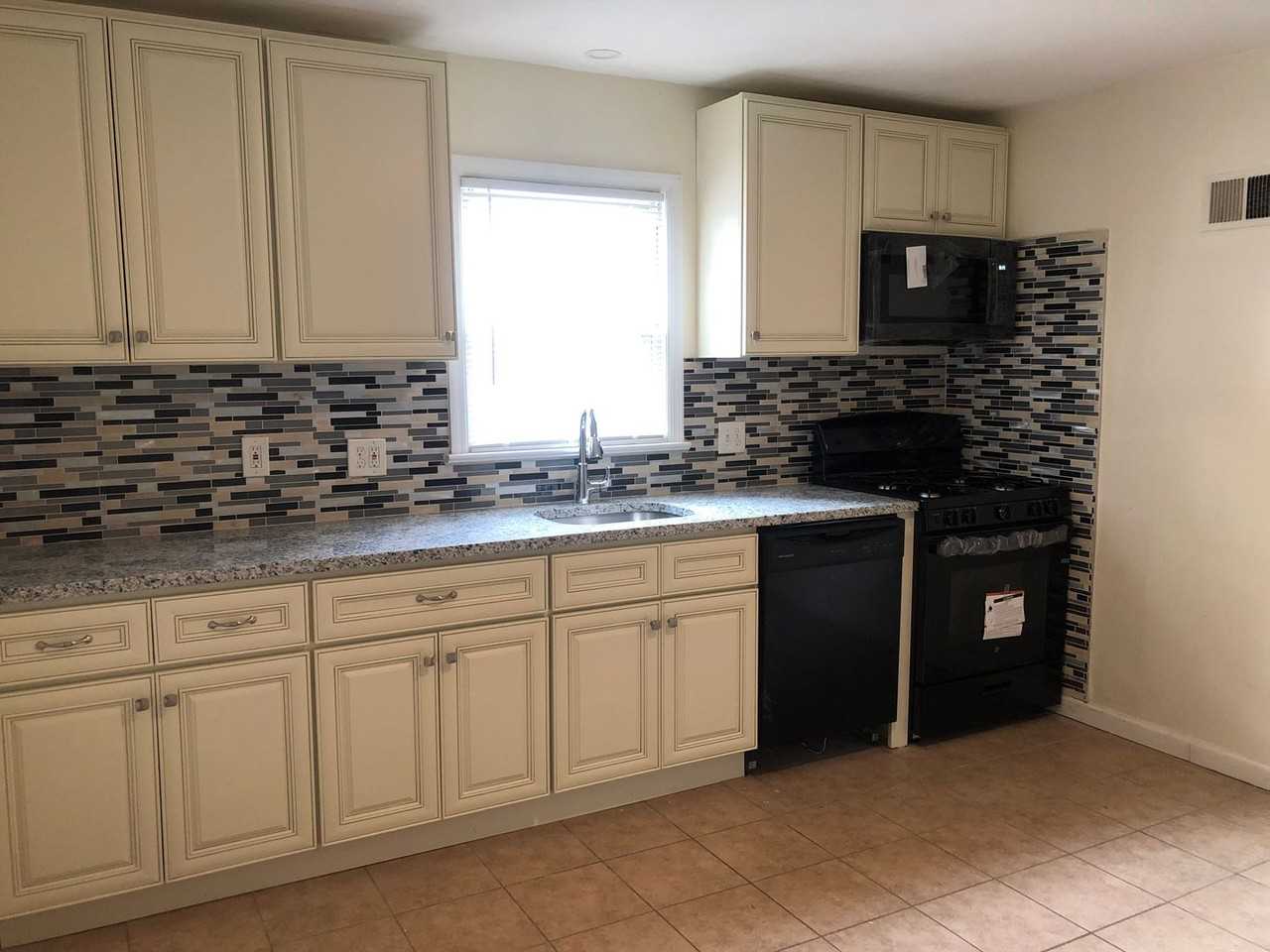 709 Nathan Hale Ave - Photo 3 of 21
