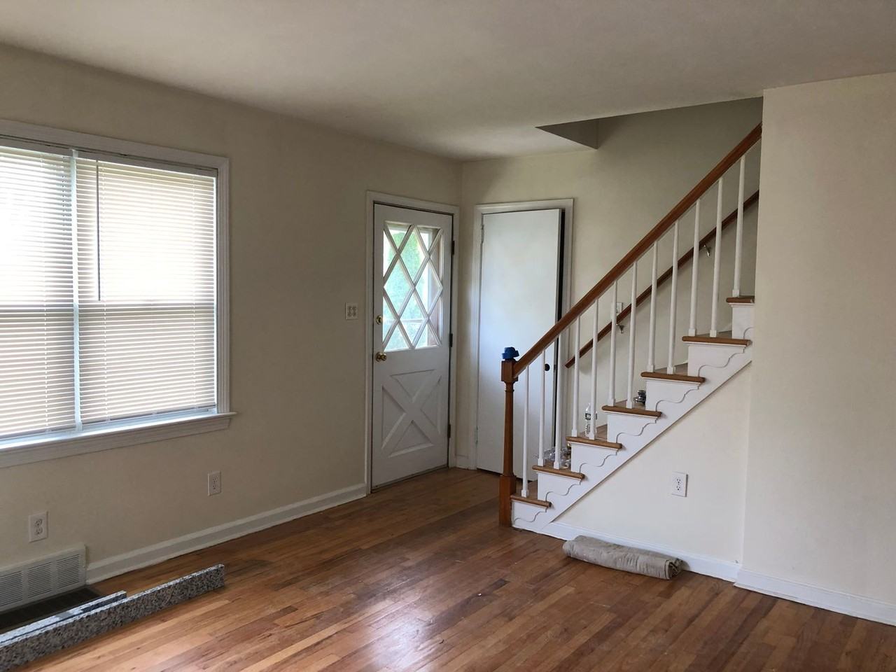 709 Nathan Hale Ave - Photo 6 of 21