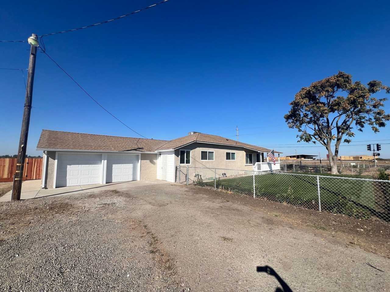 3949 Sylvan Ave - Photo 3 of 48