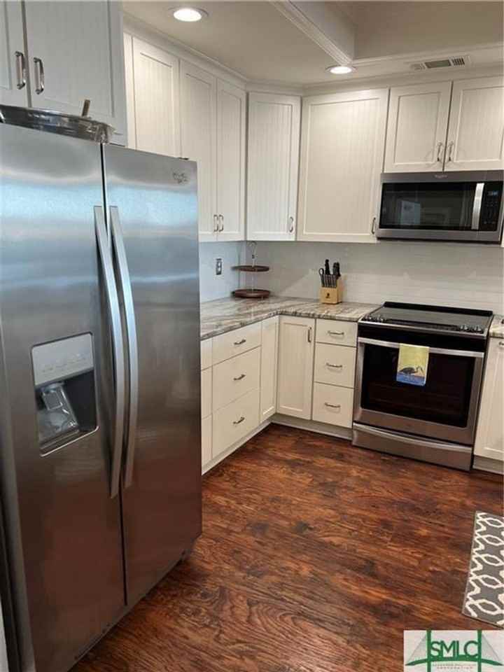 2902 River Dr #D301 - Photo 3 of 27