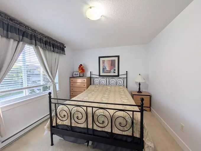 14869 59 Ave - Photo 3 of 12