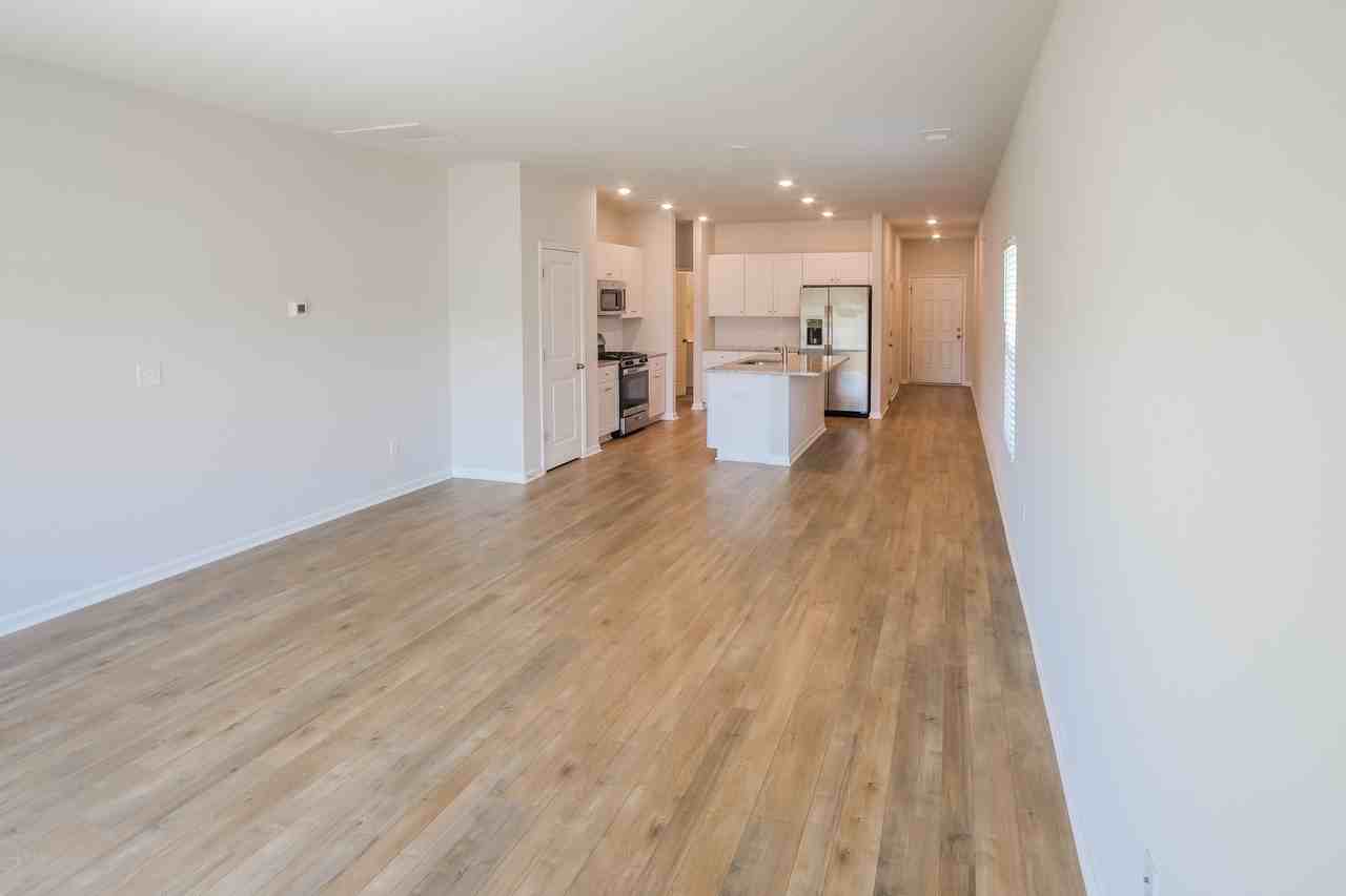 650 Watercliff Dr - Photo 5 of 21