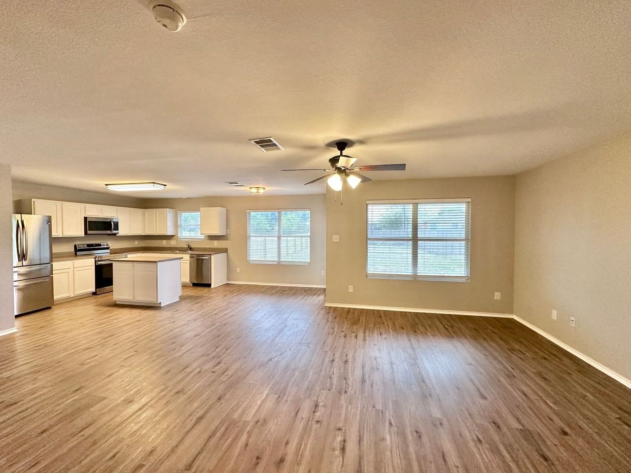 3306 Regency Ct - Photo 2 of 34