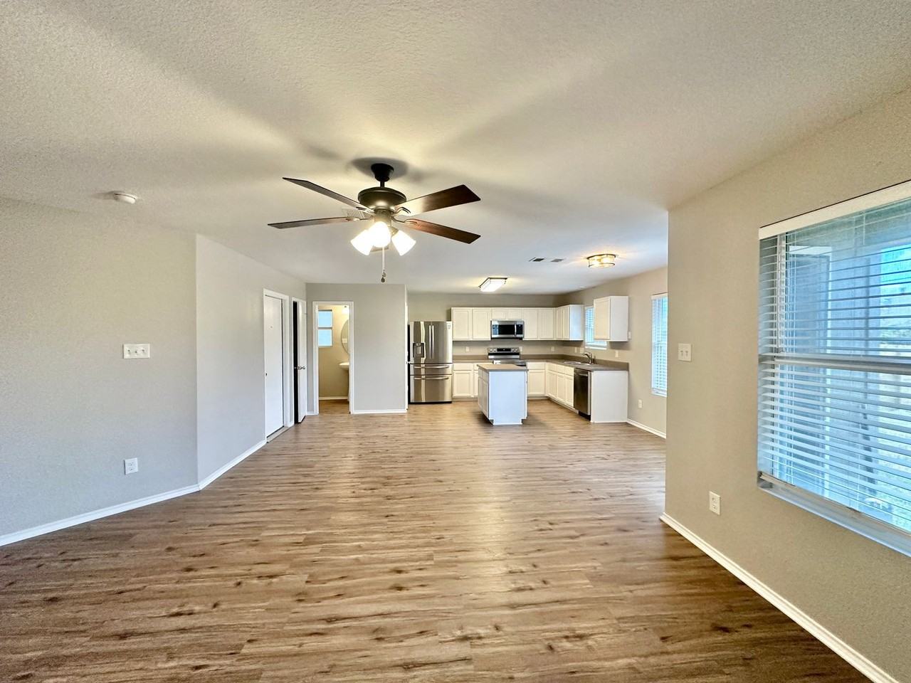 3306 Regency Ct - Photo 5 of 34