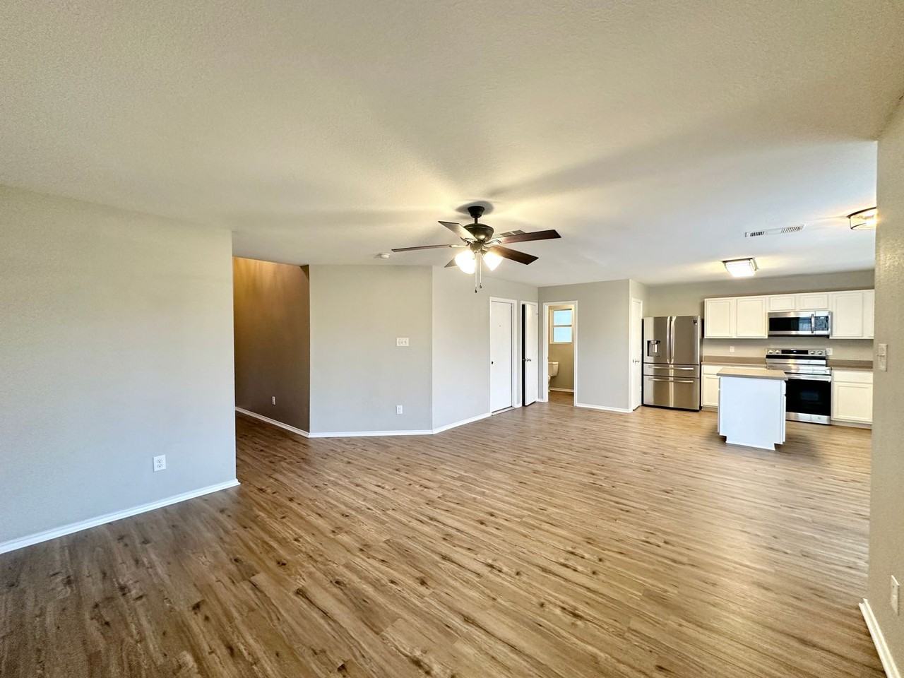 3306 Regency Ct - Photo 6 of 34